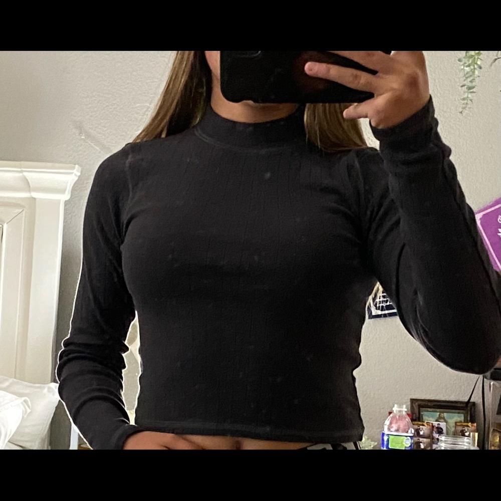 American Eagle Grey turtleneck cropped tee